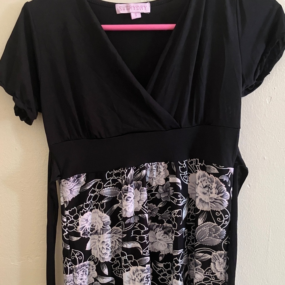 Black and White Floral Women's Top